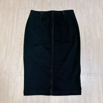 [ 새상품급 ] GU 다크 데님 타이트 스커트 무릎 기장 버튼 포함