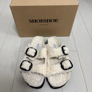 SHOESHOE 아이보리 보아 샌들