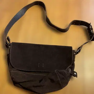 [ 새상품급 ] H 스웨이드 브라운 숄더백