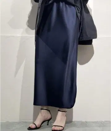 plage 새틴 스커트 네이비 사이드 슬릿 타이트 플라주