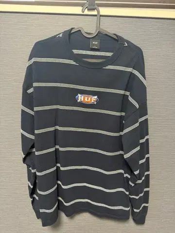 HUF 네이비 스트라이프 T셔츠 L 사이즈