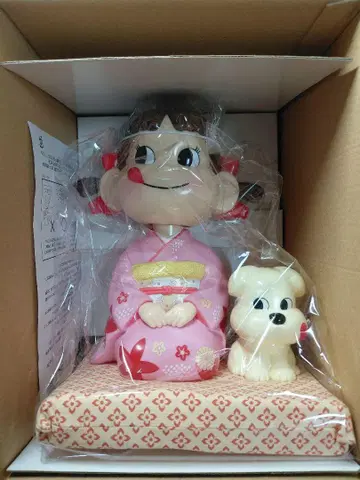 후지야 페코짱 앉아 고개 흔드는 인형