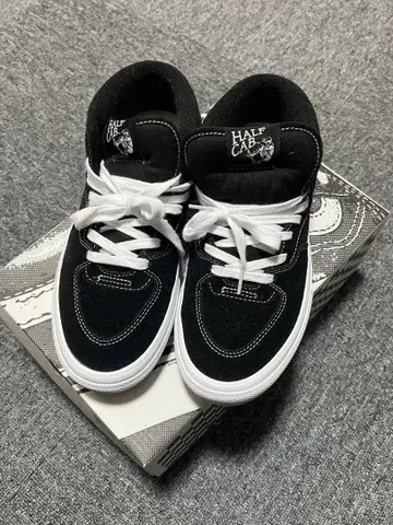 VANS 하프캡 블랙 스니커즈