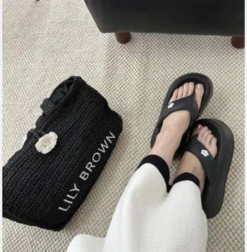 새상품 LILY BROWN MARY QUANT 블랙 플립플랍