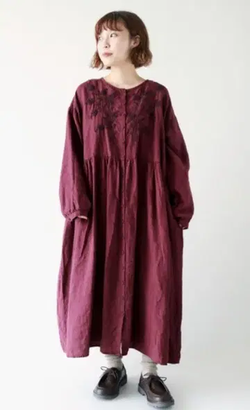 택 포함 새상품 사만사 모스모스 35주년 자수 슬로우 린넨 원피스 빨간색