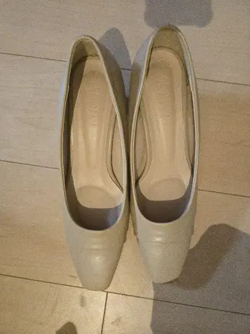 베이지 스틸레토 하이힐 255F
