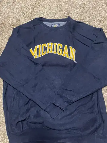 MICHIGAN 로고 네이비 맨투맨
