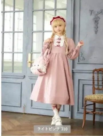 호시나 사쿠라코 라이트 핑크 원피스