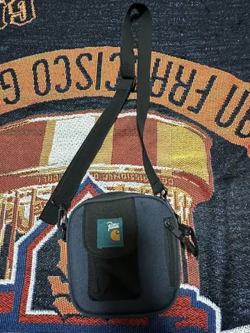 Carhartt 숄더백