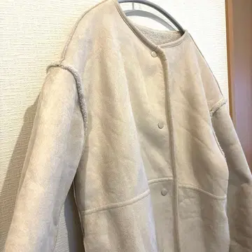 베이지 무스탕 & 복슬복슬 플리스 코트 리버서블