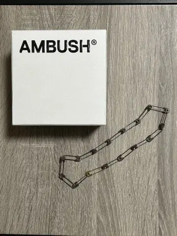 AMBUSH SMALL SAFETY PIN NECKLACE
