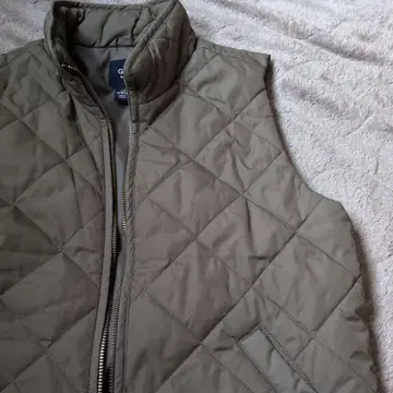 Gap 카키 퀼팅 다운 베스트