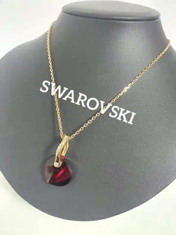 SWAROVSKI 컷 크리스탈 펜던트 목걸이