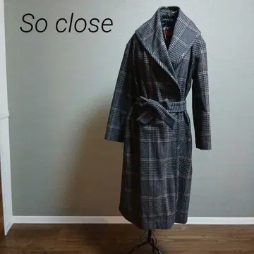 So close 그레이 계열 체크 무늬 롱 코트