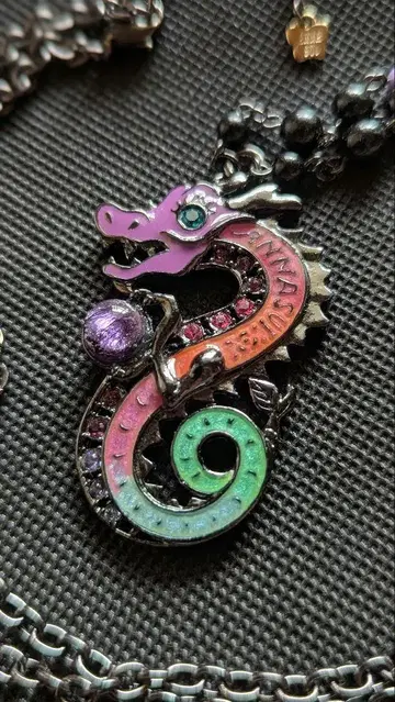구하기 어려운 안나수이 드래곤 목걸이 ANNASUI 새상품급입니다(^^)