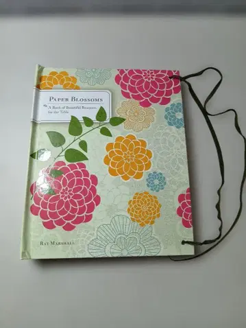 PAPER BLOSSOMS 팝업 도서