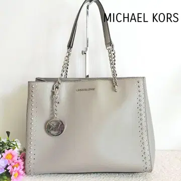 컨디션 최상 마이클코어스 체인 숄더백 그레이 실버 스터드