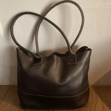 다크 브라운 가죽 토트백