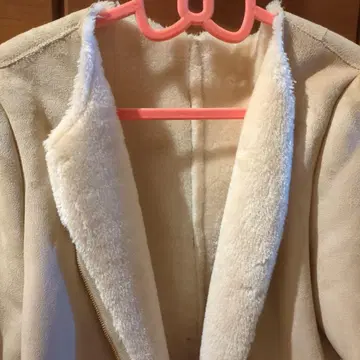 베이지 인조 모피 무스탕 코트