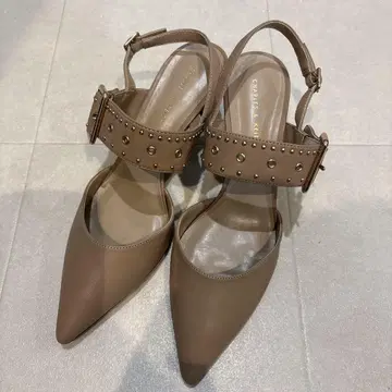 스터드 장식 브라운 하이힐 베이지