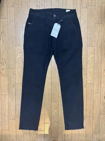 새상품 YANUK Piped Trousers 테이퍼드 트라우저