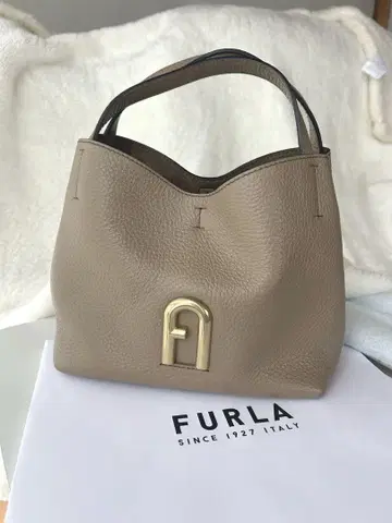 FURLA 베이지 가죽 숄더백