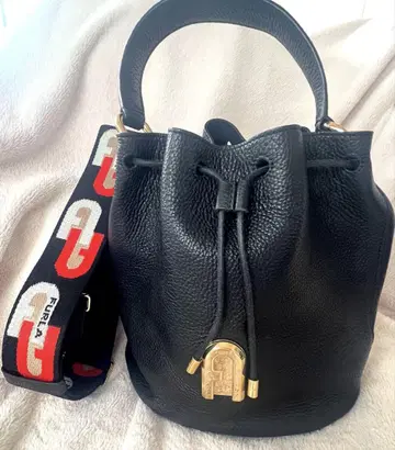 FURLA 블랙 가죽 버킷백