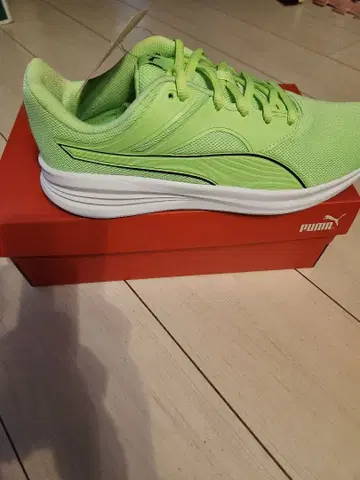 Puma 형광 그린 스니커즈