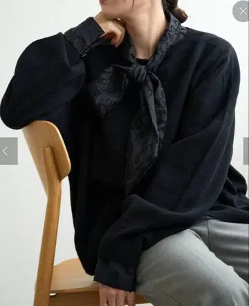이에나 2023 AW 엑스트라 파인 라무 크루 풀오버 블랙
