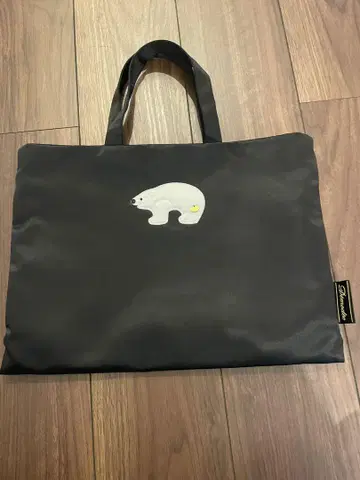 데모데 아플리케 새틴 토트백 블랙 화이트 곰