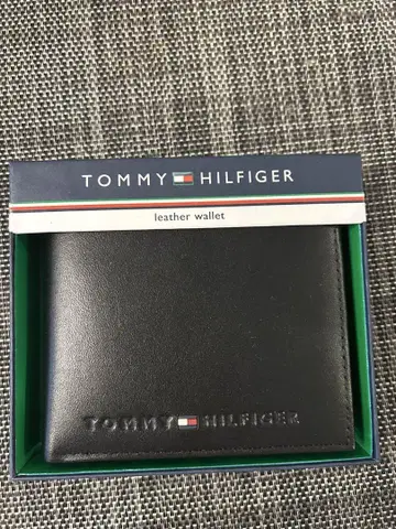 TOMMY HILFIGER 블랙 가죽 접이식 지갑