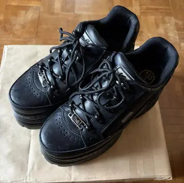 요스케 통굽 스니커즈 매장 한정 컬러 블랙