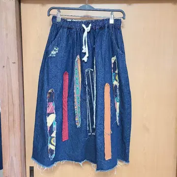데님 패치워크 미디 기장 스커트