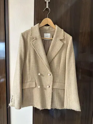 베이지 트위드 더블 브레스트 자켓
