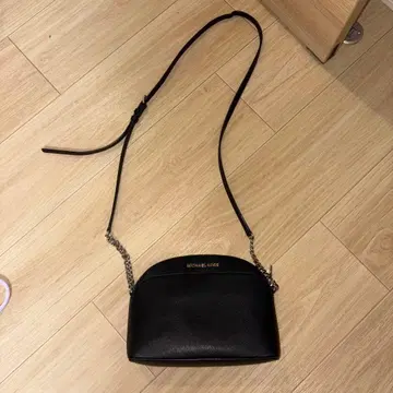 최종 가격 인하 새상품급 MICHAEL KORS 블랙 숄더백