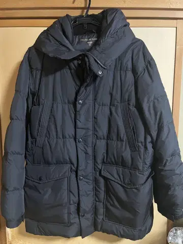 CLOSSHI 블랙 다운 자켓 후드 부착