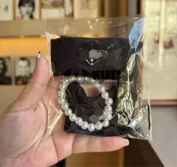 러브브 의류 펄 장식 목걸이 니트 블랙