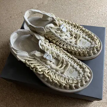 24.5cm 유니크 keen 화이트 x 골드
