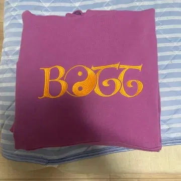 BOTT 자수 로고 후드 부착 후드티 보라색