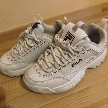 가격 인하! FILA 화이트 스니커즈