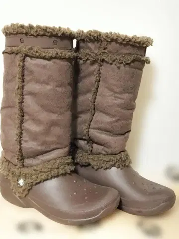 단종 레어 crocs 무스탕 스타일 부츠 24cm 브라운
