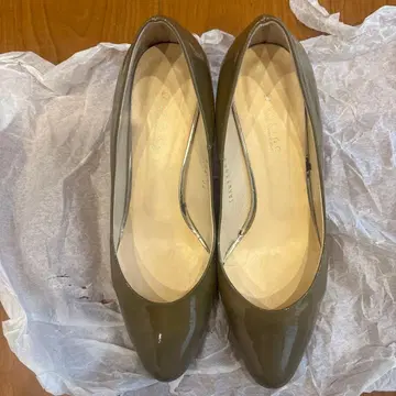 모드 에 자코모 카리노 24cm 에나멜 펌프스 하이힐