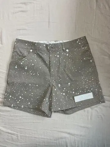 New Balance 스플래터 패턴 숏팬츠