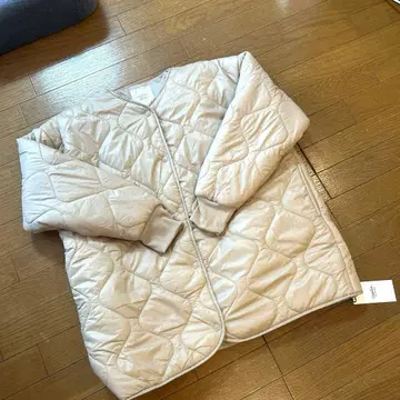 미사용 새상품 즈티 ZOOTIE 에어리 나일론 퀼팅 코트 베이지