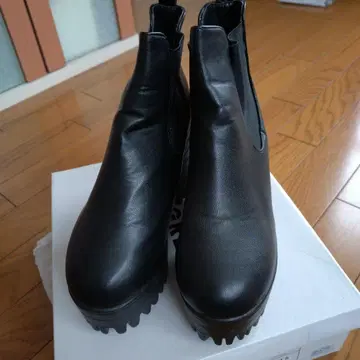 블랙 사이드 고어 부츠 하이힐