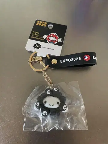시나몬 롤 오사카 만박 산리오 블랙 미야쿠미야쿠 변신 키링
