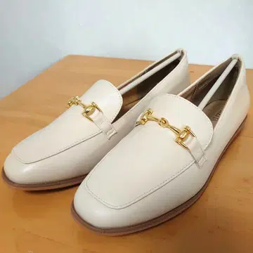 로퍼 아이보리 골드 금장 장식 포함 24.5cm