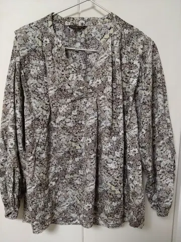 허그아워 숄더 턱 스키퍼 블라우스 리버티