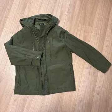 새상품급 A.P.C. 후드 부착 마운틴 파카 M 사이즈 올리브