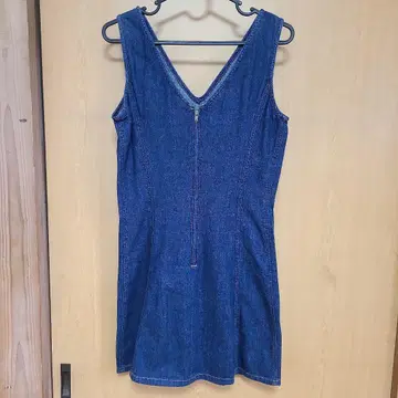 DKNY 데님 블루 V넥 슬리브리스 원피스